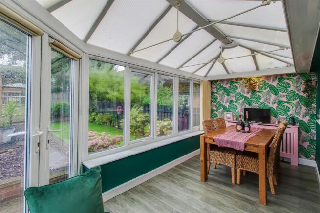 4 bed Semi-Detached Bungalow for sale Image 10