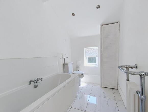 3 bed Terraced for sale Image 11