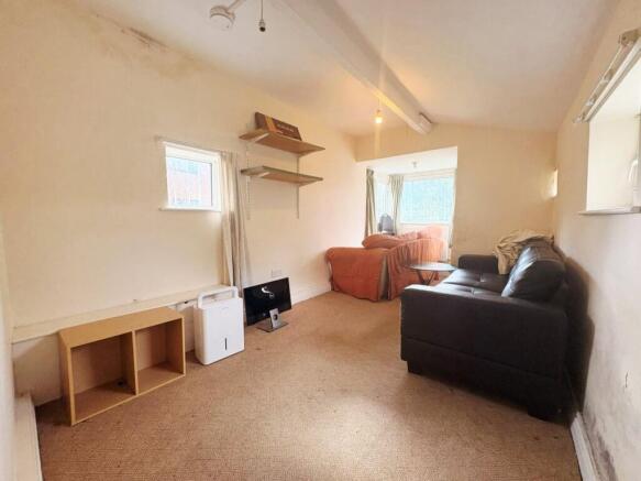 3 bed Semi-Detached to rent Image 6