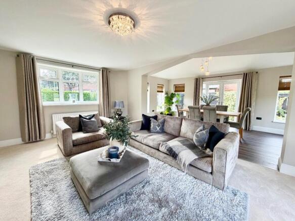 4 bed Detached for sale Image 11