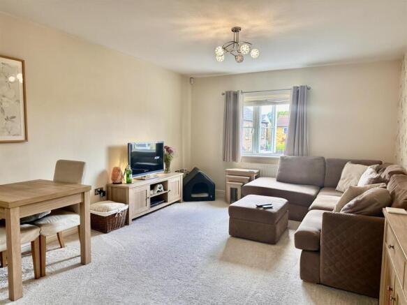 Living room 2.jpg