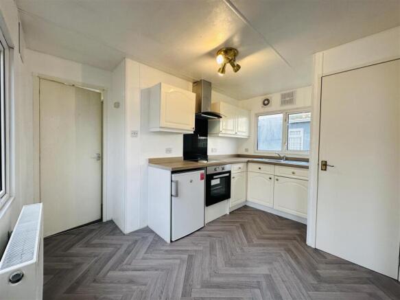 2 bed Park Home for sale Image 5