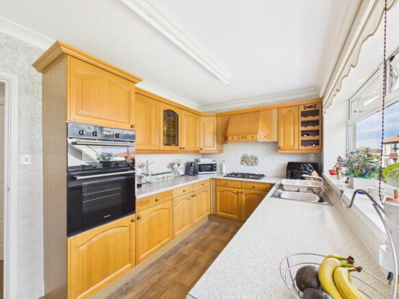 4 bed Detached Bungalow for sale Image 6