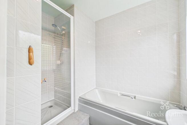 4 bed Detached for sale Image 10