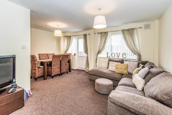 Lounge/ dining room