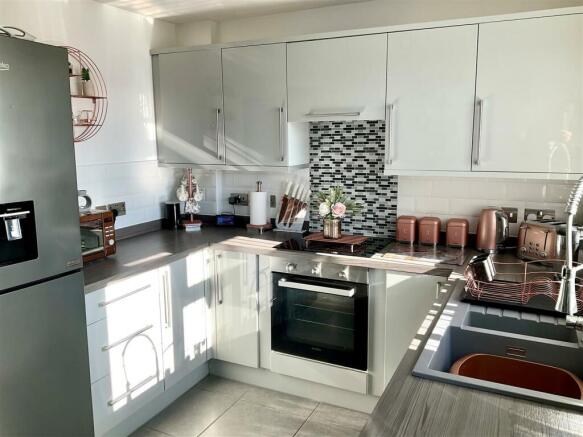 kitchen pic1.jpg