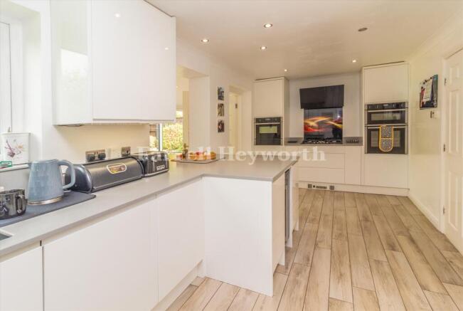 Kitchen image 4