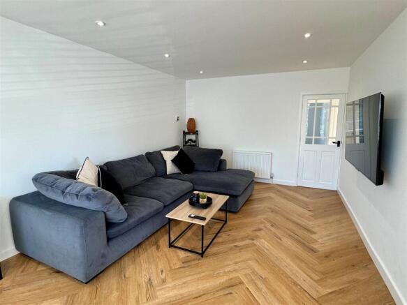 10 Parkland Close Lounge