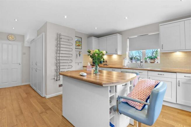 Kitchen breakfast room