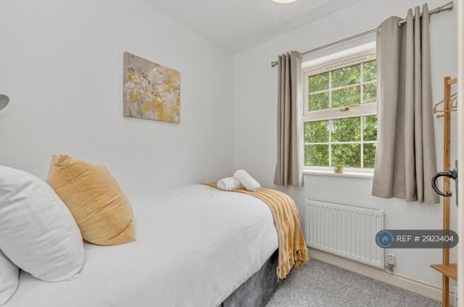 4 bed Terraced to rent Image 8