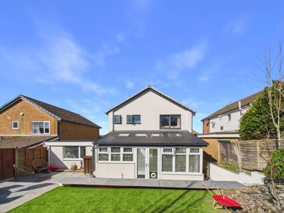 CAM02093G0-PR0081-STILL039