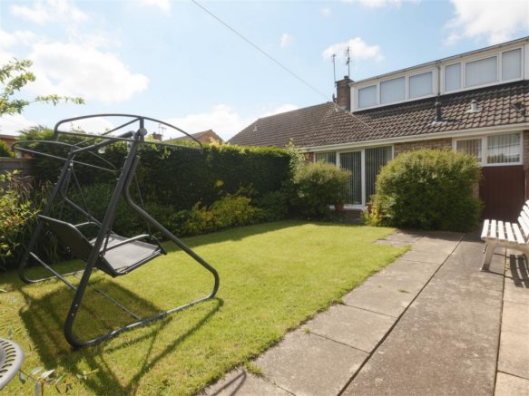 3 bed Semi-Detached Bungalow for sale Image 8