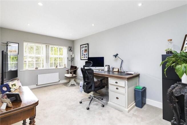 5 bed Detached for sale Image 6