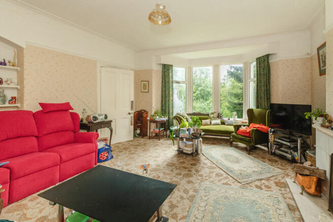 6 bed Detached for sale Image 4