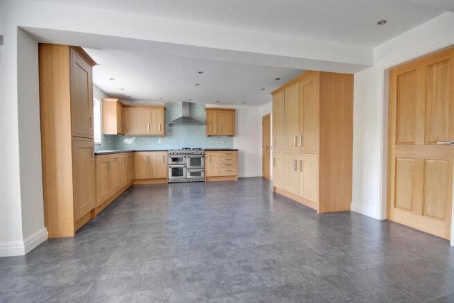 3 bed House to rent Image 5