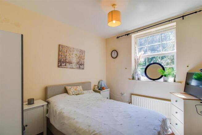 2 bed Apartment for sale Image 8