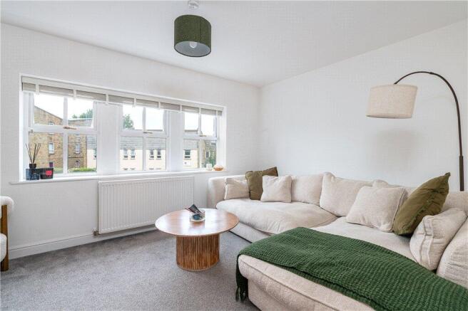 3 bed Town House for sale Image 4
