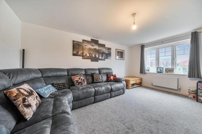 5 bed House for sale Image 4