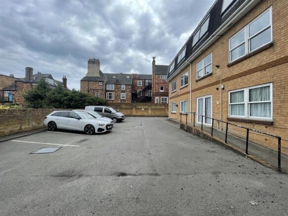 2 bed Flat for sale Image 8