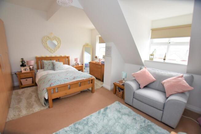 Bedroom 2.JPG