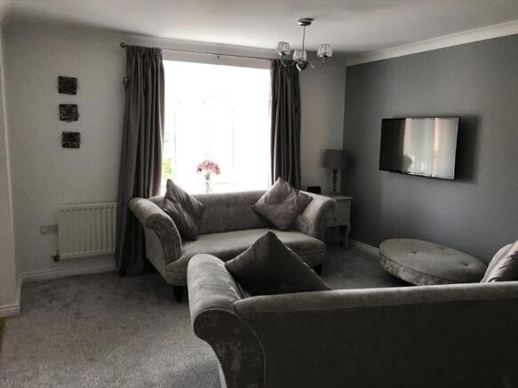 LOUNGE/DINING ROOM