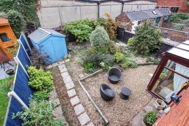 ENCLOSED REAR GARDEN