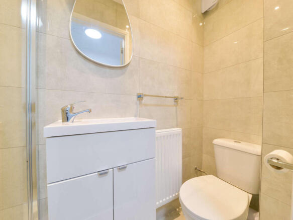 9 pond croft shower room bedroom1.jpeg