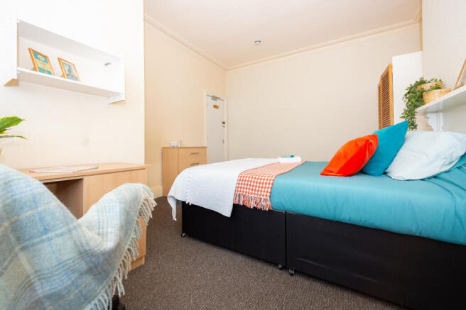 8 bed Terraced to rent Image 7