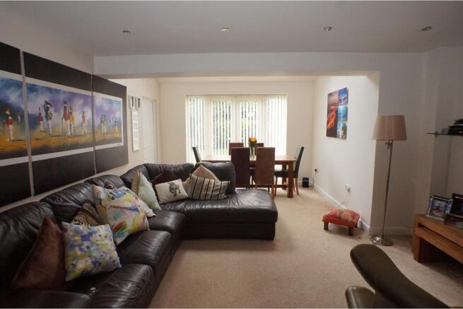Lounge/Dining Room