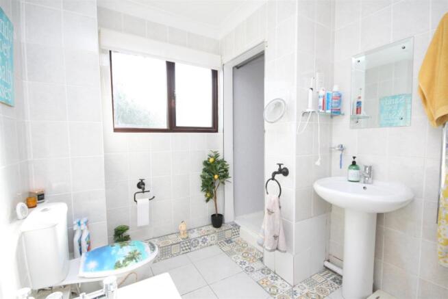 Bathroom.JPG