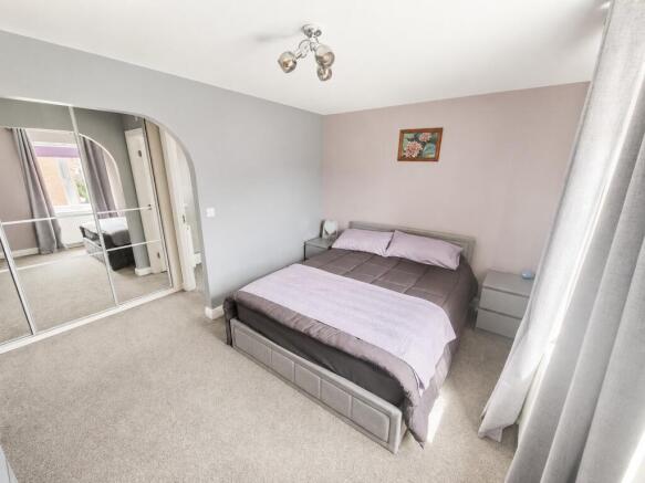 4 bed Detached for sale Image 12