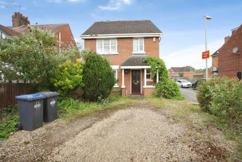 Deacon Close, Rugby