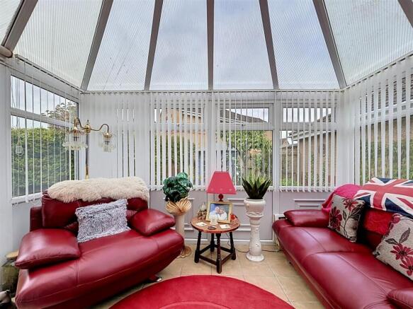 4 bed Detached for sale Image 5