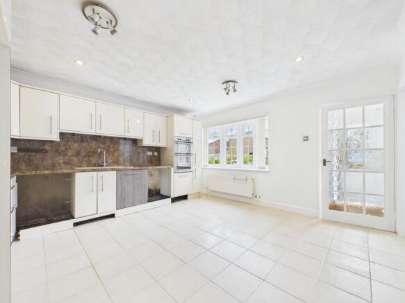 4 bed Detached Bungalow for sale Image 7