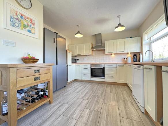 Donnington Drive 20 - Kitchen.jpg