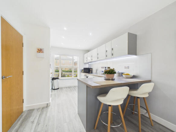4 bed Detached for sale Image 7