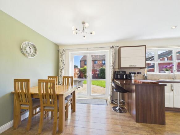4 bed Detached for sale Image 10
