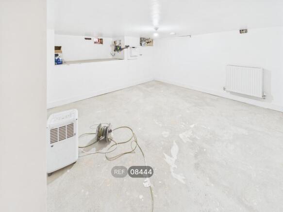 4 bed Terraced to rent Image 6