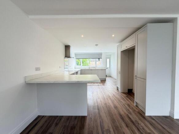 4 bed Semi-Detached for sale Image 5
