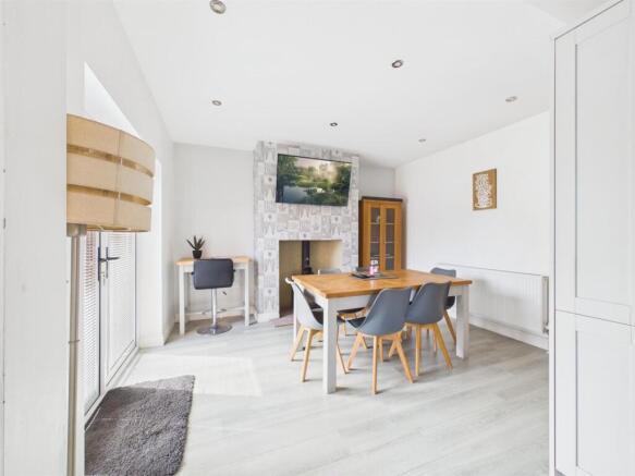 3 bed Semi-Detached for sale Image 4