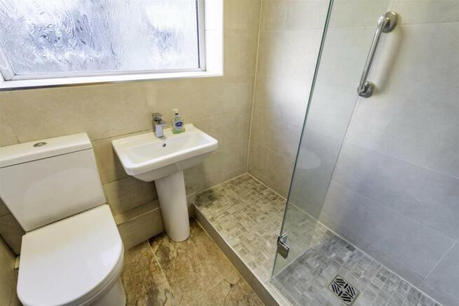 DSC_3846-HDR_bathroom.JPG