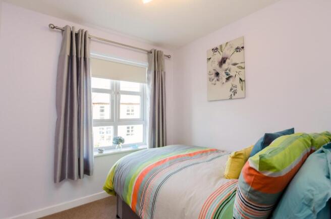 4 bed House to rent Image 12