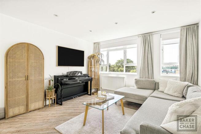 Lounge/Kitchen (Open-Plan)