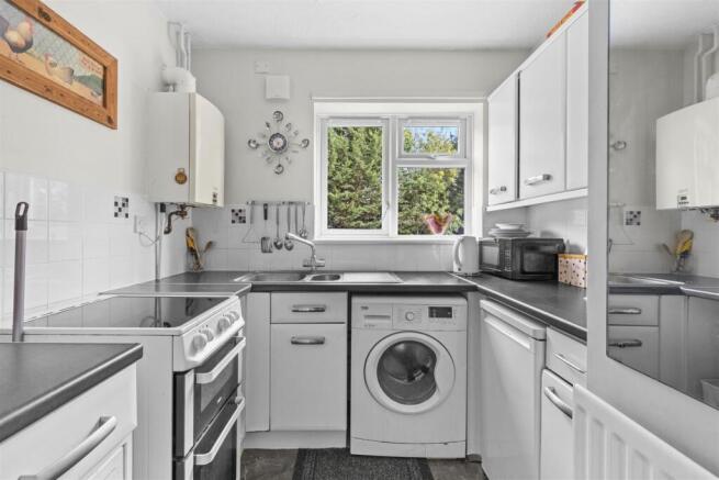 47A Bookerhill Rd, HP12 4EY-3.jpg