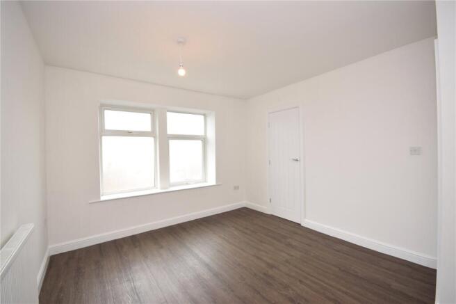 2 bed Apartment to rent Image 5
