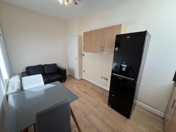 2 bed flat to rent Curzon Avenue, Manchester M14