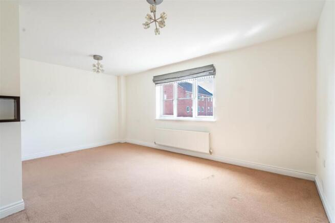 3 bed Town House to rent Image 3