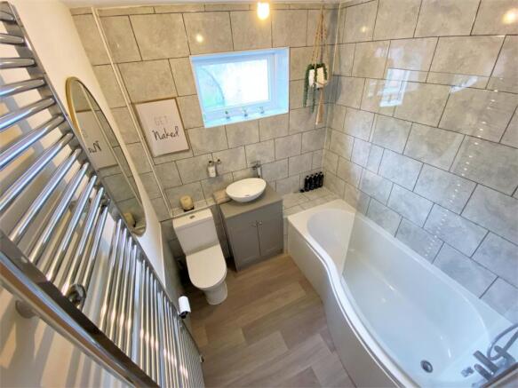 Stylish Bathroom 672