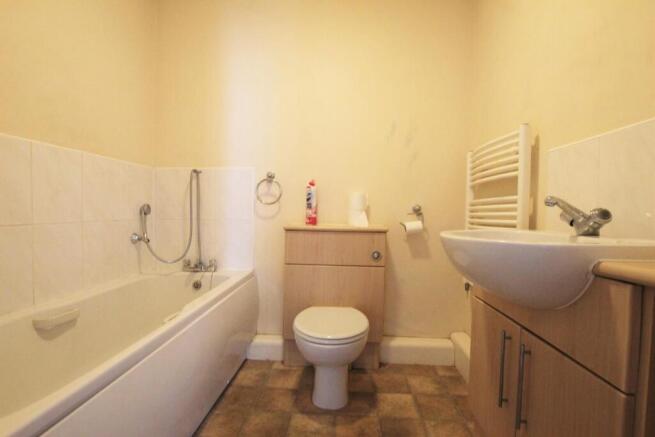 2 bed Apartment to rent Image 5
