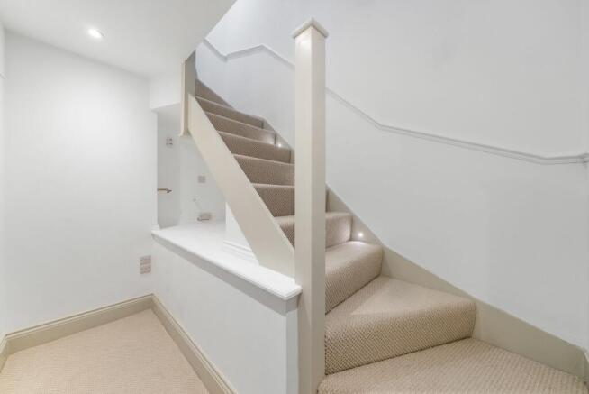 3 bed Flat for sale Image 12